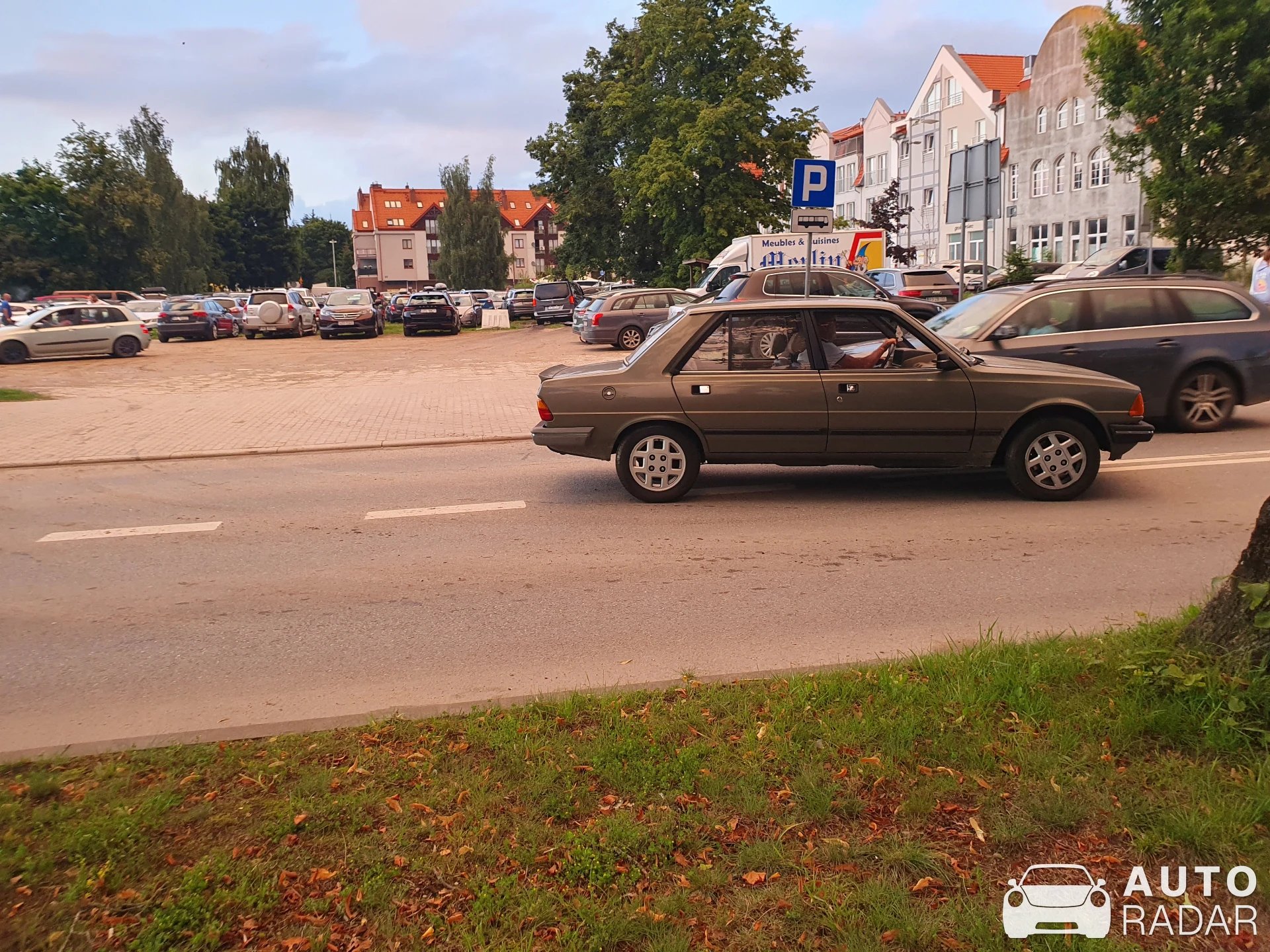 Peugeot 305 spotted in Giżycko