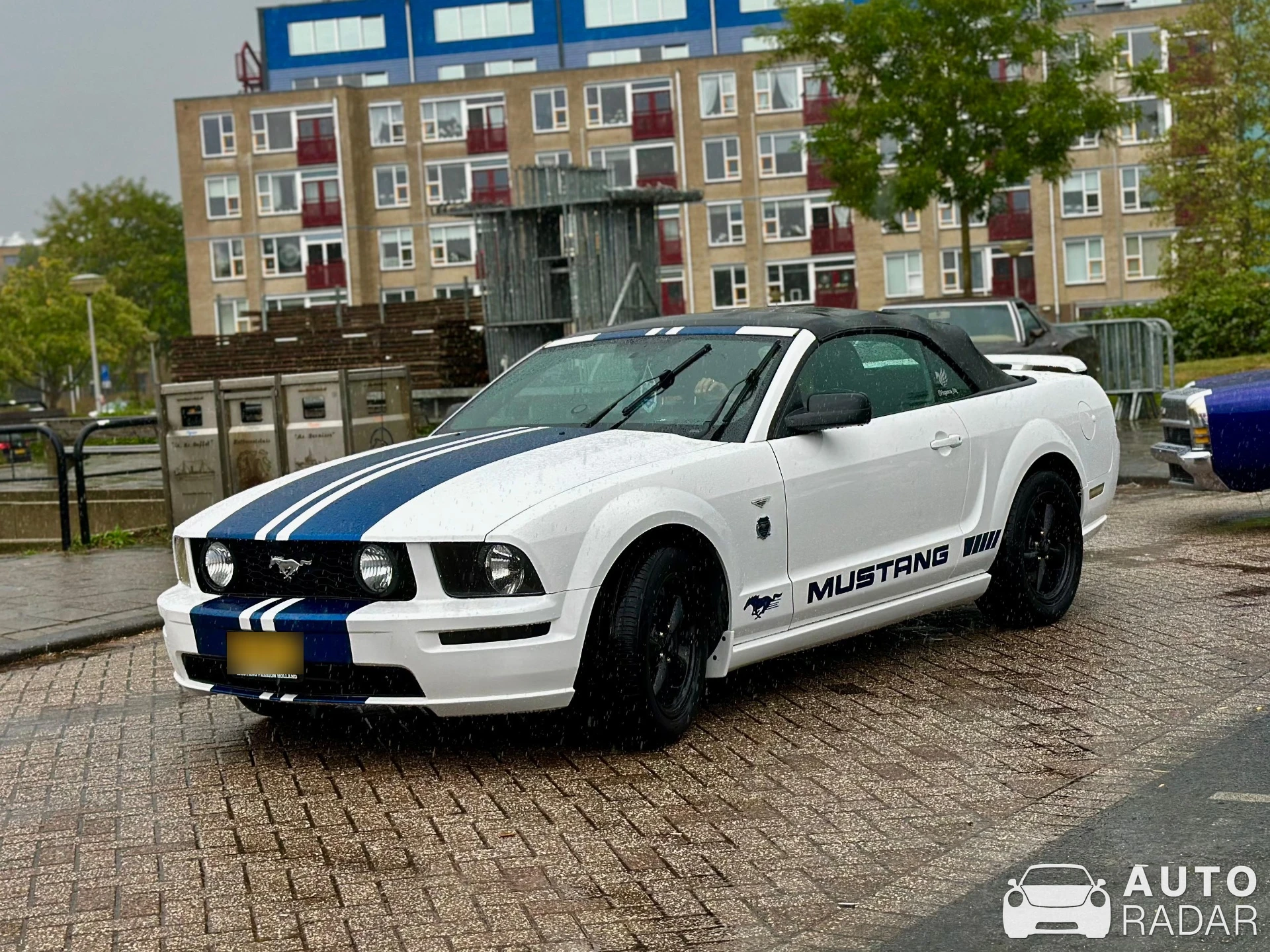 Ford Mustang GT Convertible 2010 spotted in Hellevoetsluis
