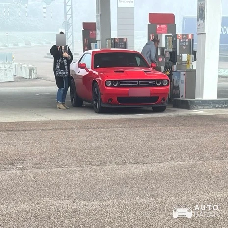 Dodge Challenger R/T spotted in Tracy-sur-Loire, France