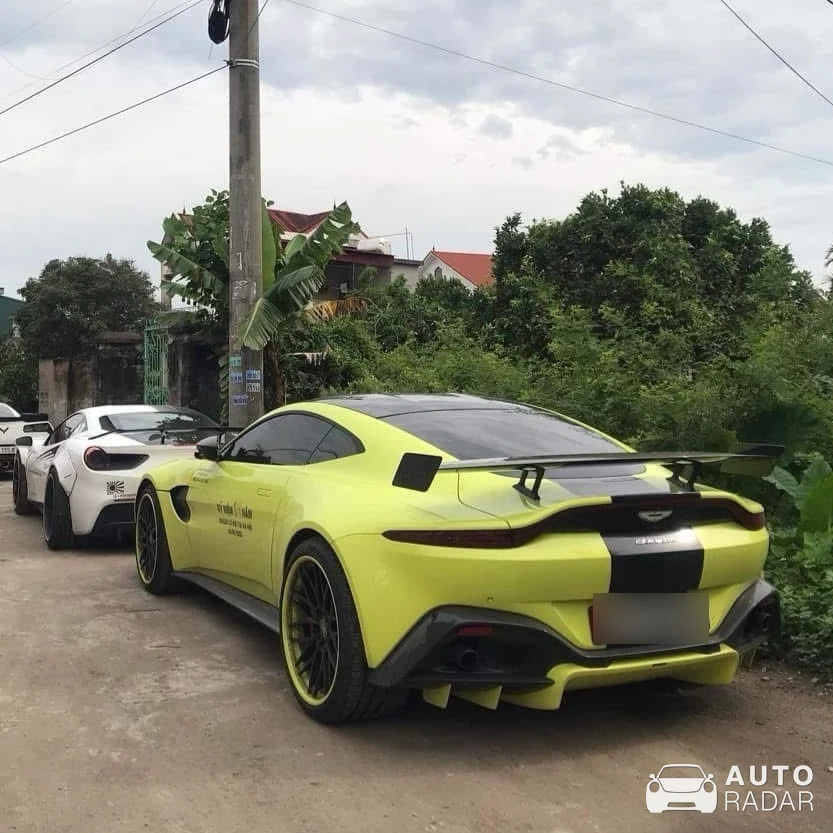 Aston Martin V8 Vantage spotted in Hải Dương