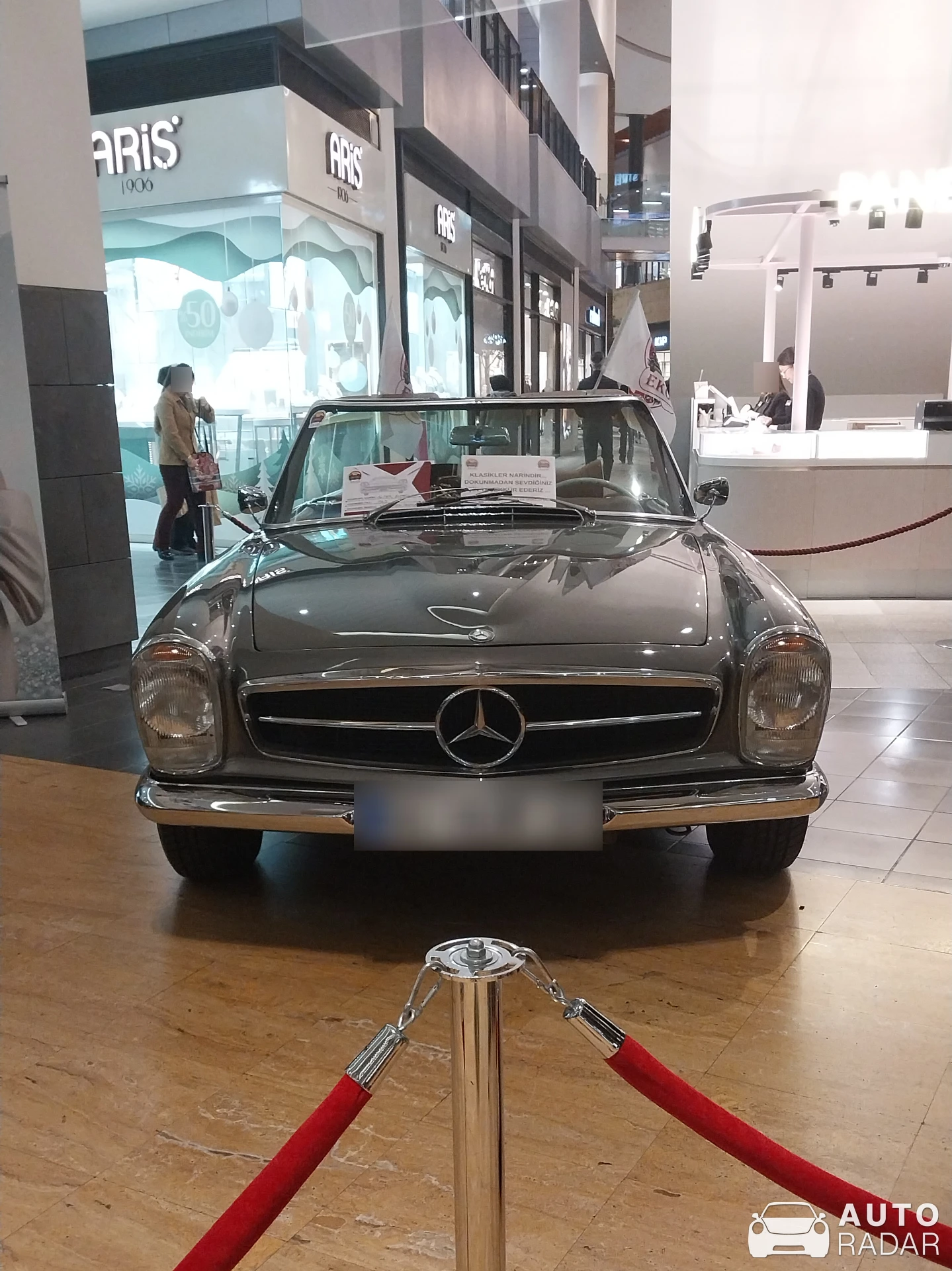 Mercedes-Benz 250SL spotted in Melikgazi, Türkiye