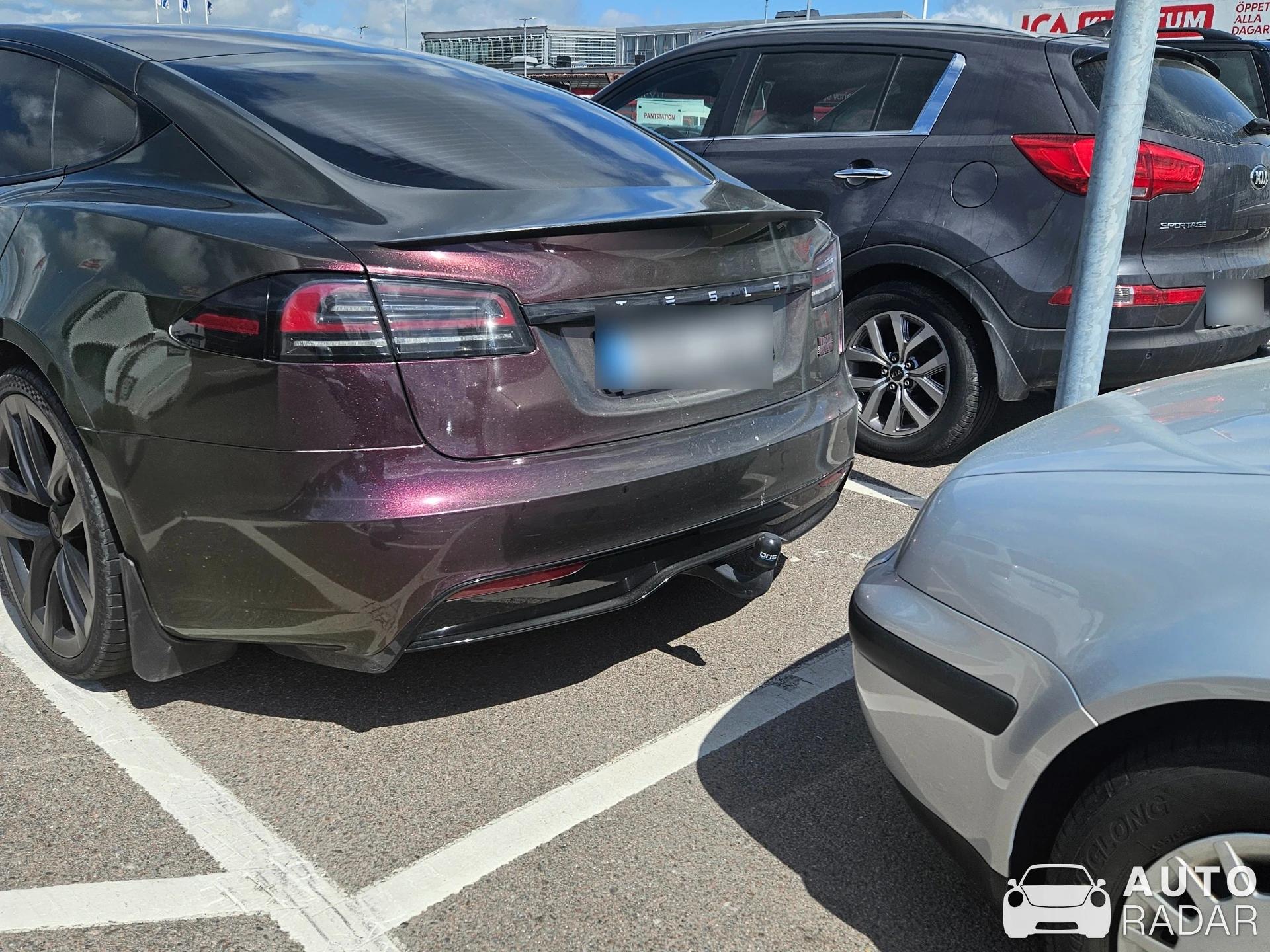 Tesla Model S PLAID spotted in Nödinge, Sweden