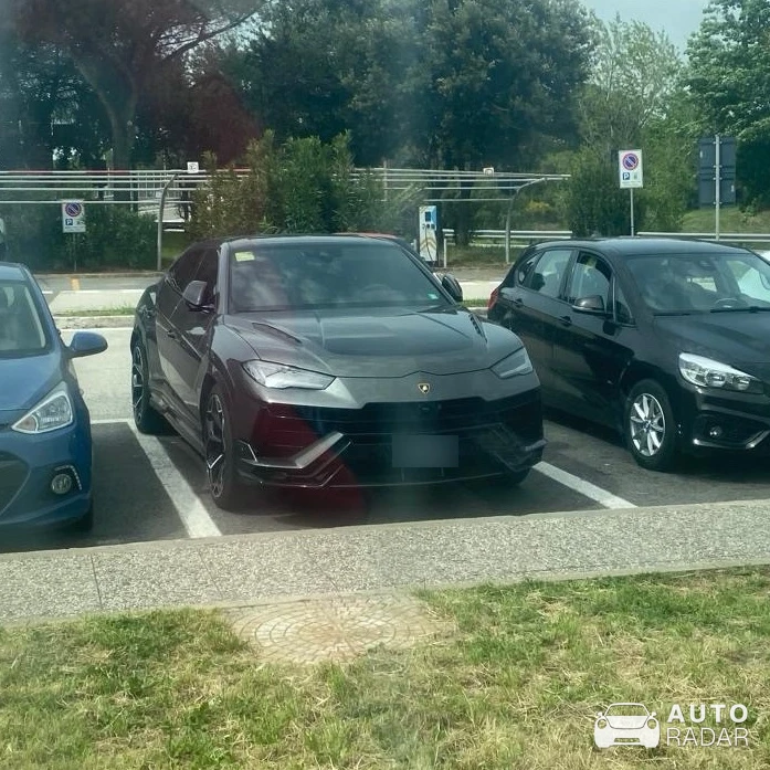 Lamborghini Urus spotted in Taurianova