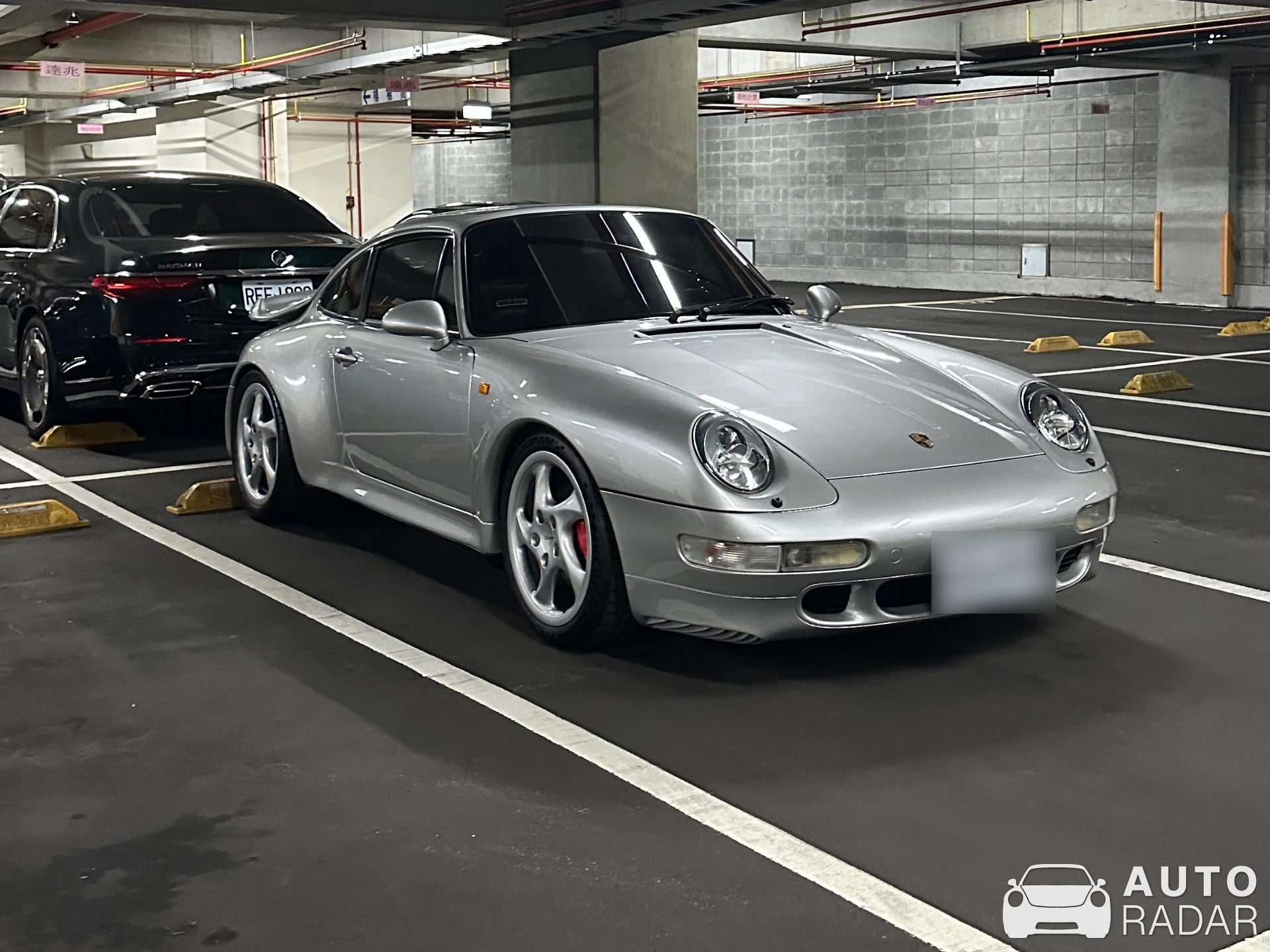 Porsche 993 Turbo spotted in Neihu District, Taiwan