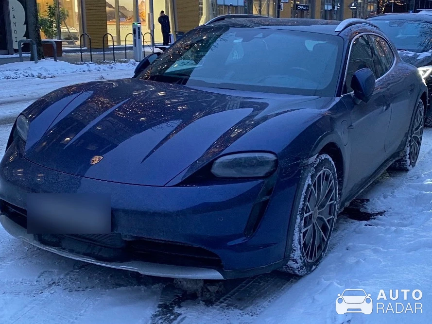 Porsche Taycan 4 Cross Turismo spotted in Trondheim, Norge