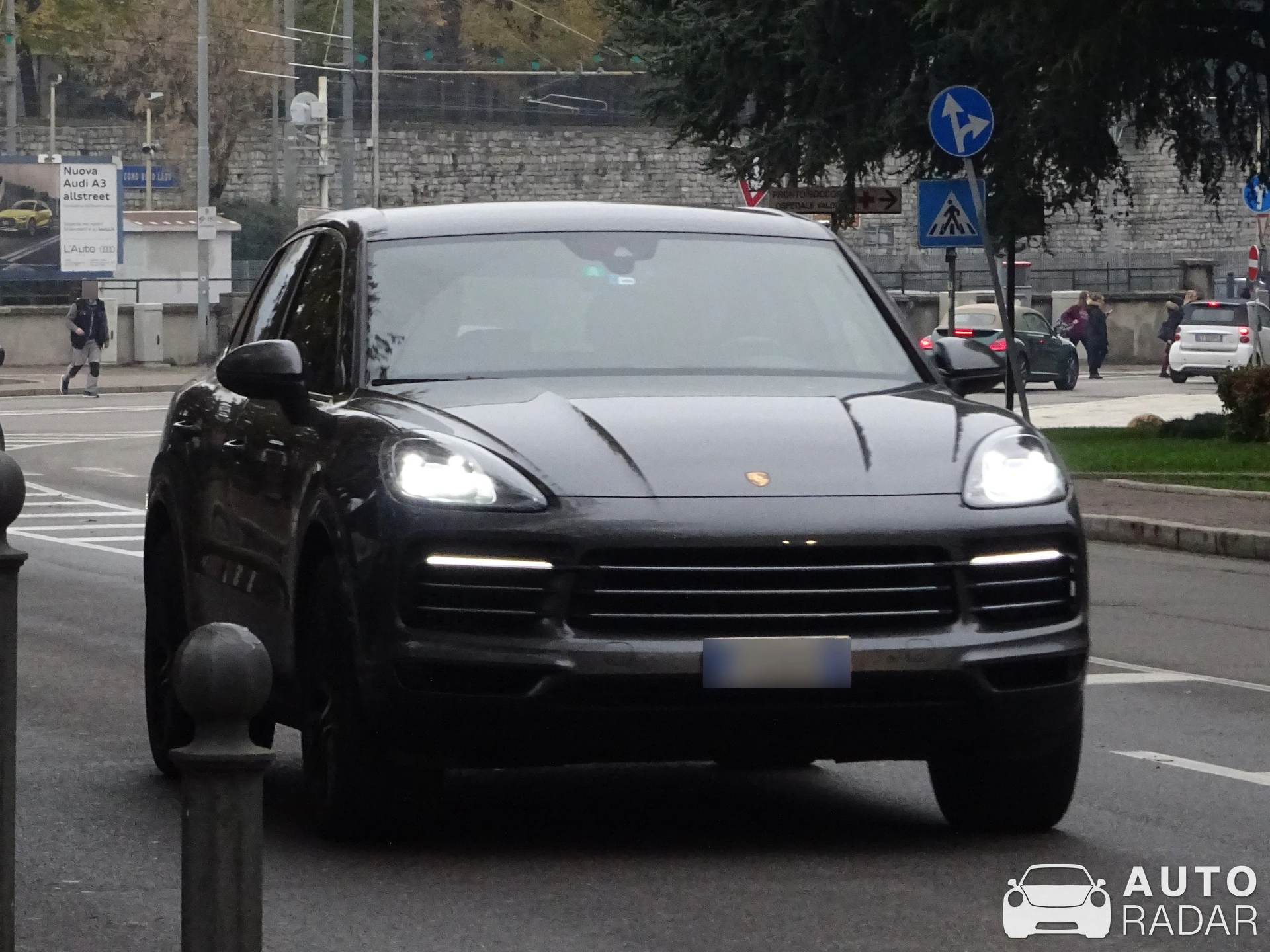 Porsche Cayenne Turbo spotted in Como, Italy