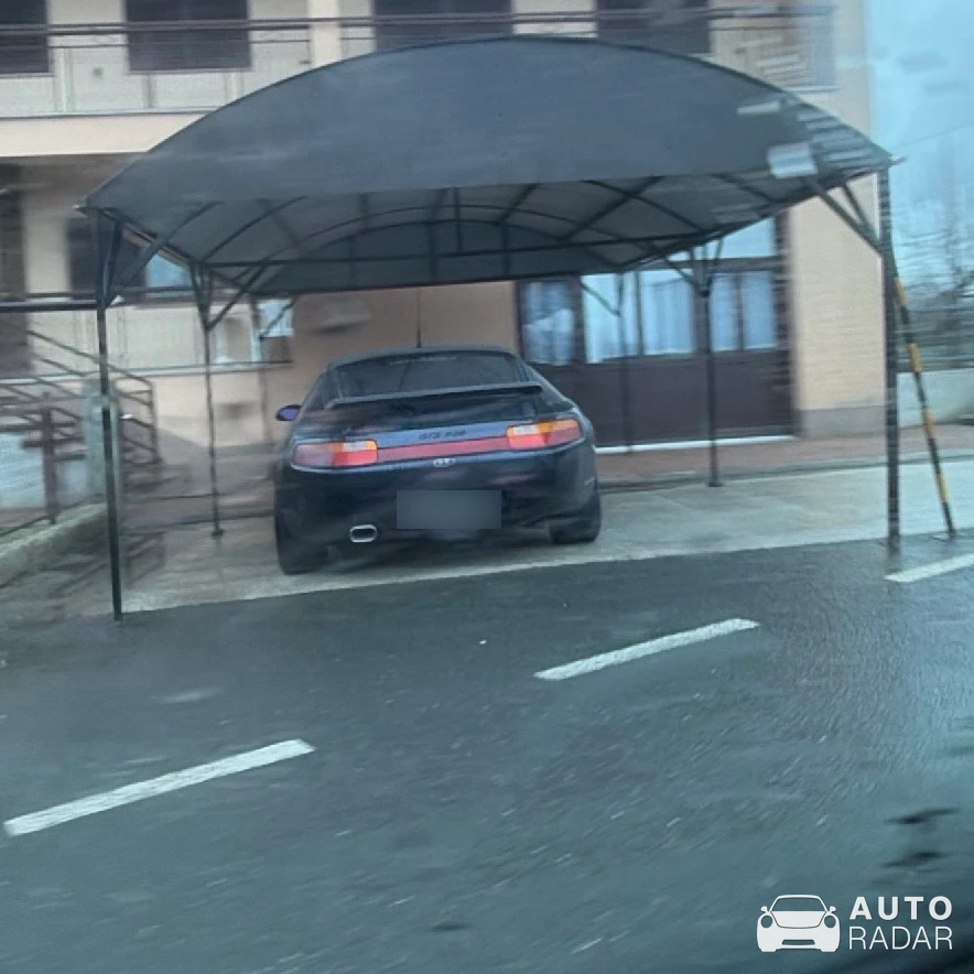 Porsche 928 GTS spotted in Posušje