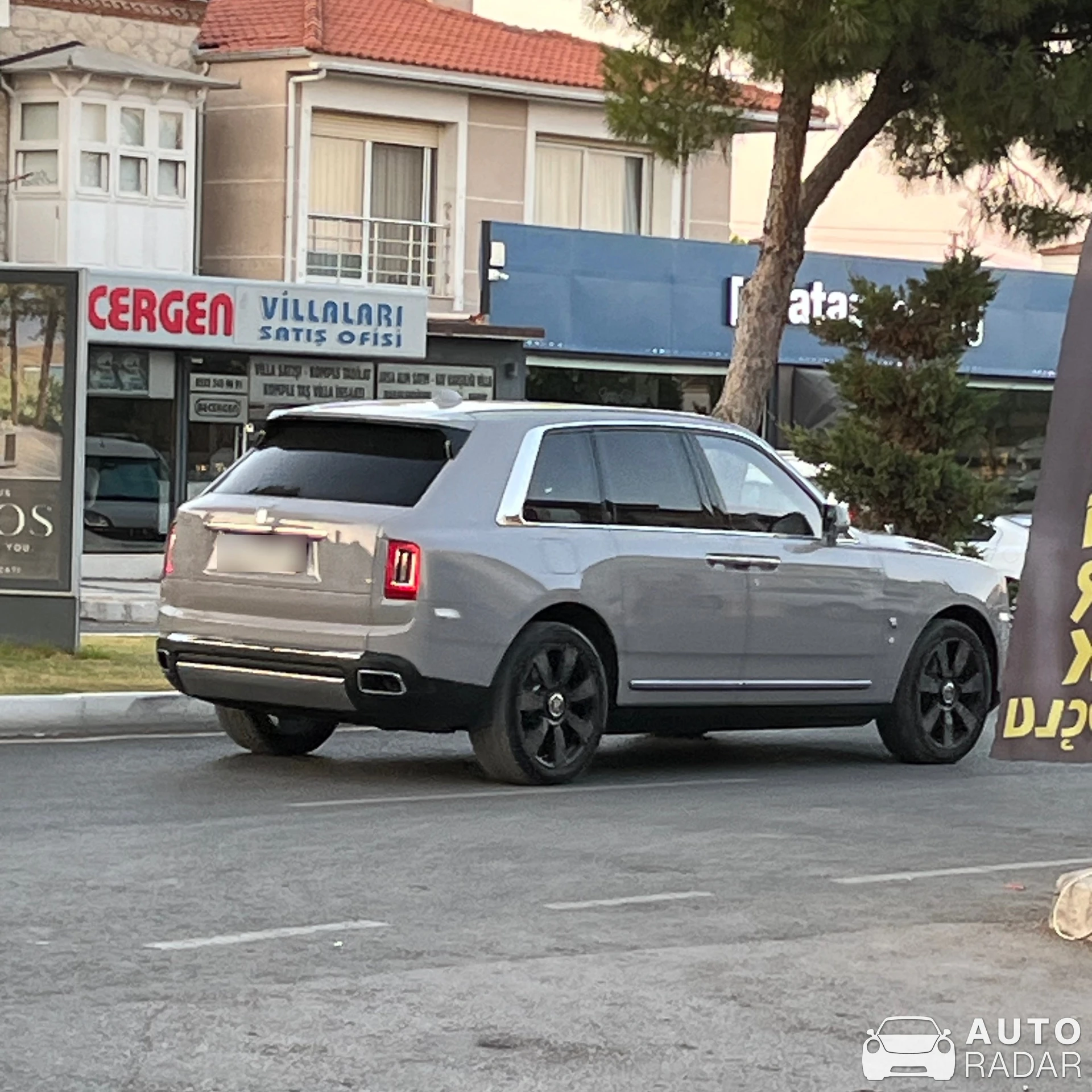 Rolls-Royce Cullinan spotted in Çeşme, Türkiye