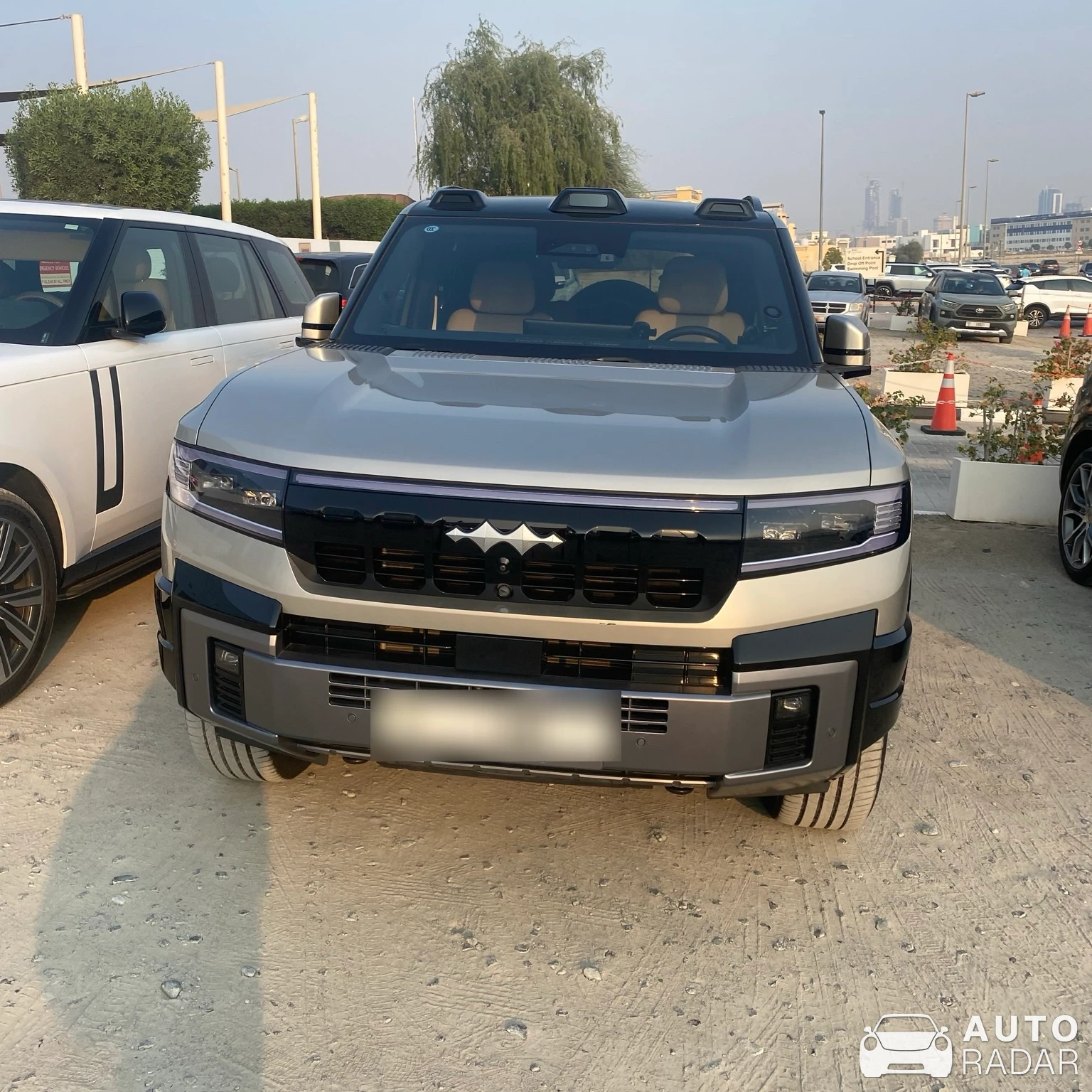 Hongqi E-HS9 spotted in Dubai