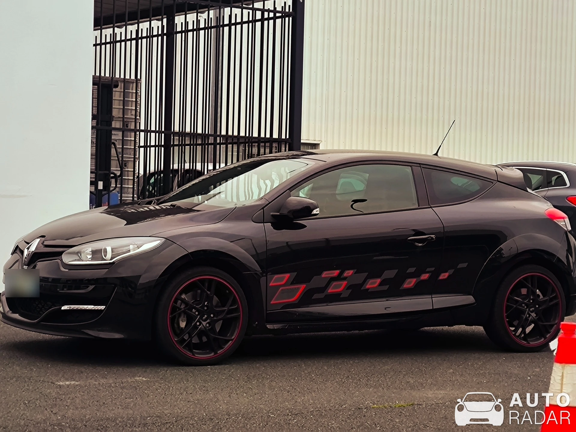 Renault Mégane II RS Trophy spotted in Viry-Châtillon, France