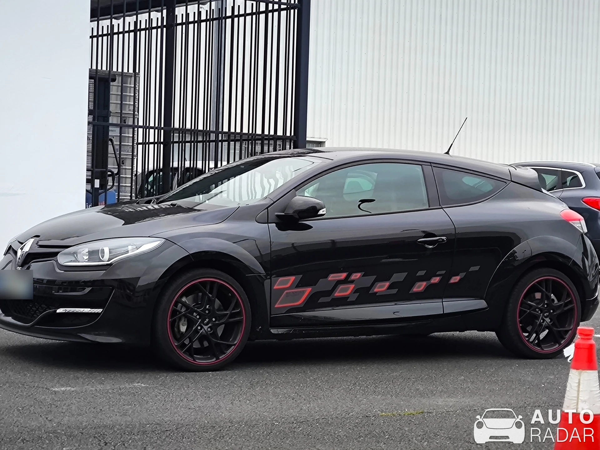 Renault Mégane II RS Trophy spotted in Viry-Châtillon