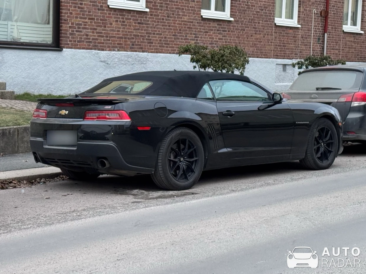 Chevrolet Camaro RS spotted in Kålltorp, Sverige