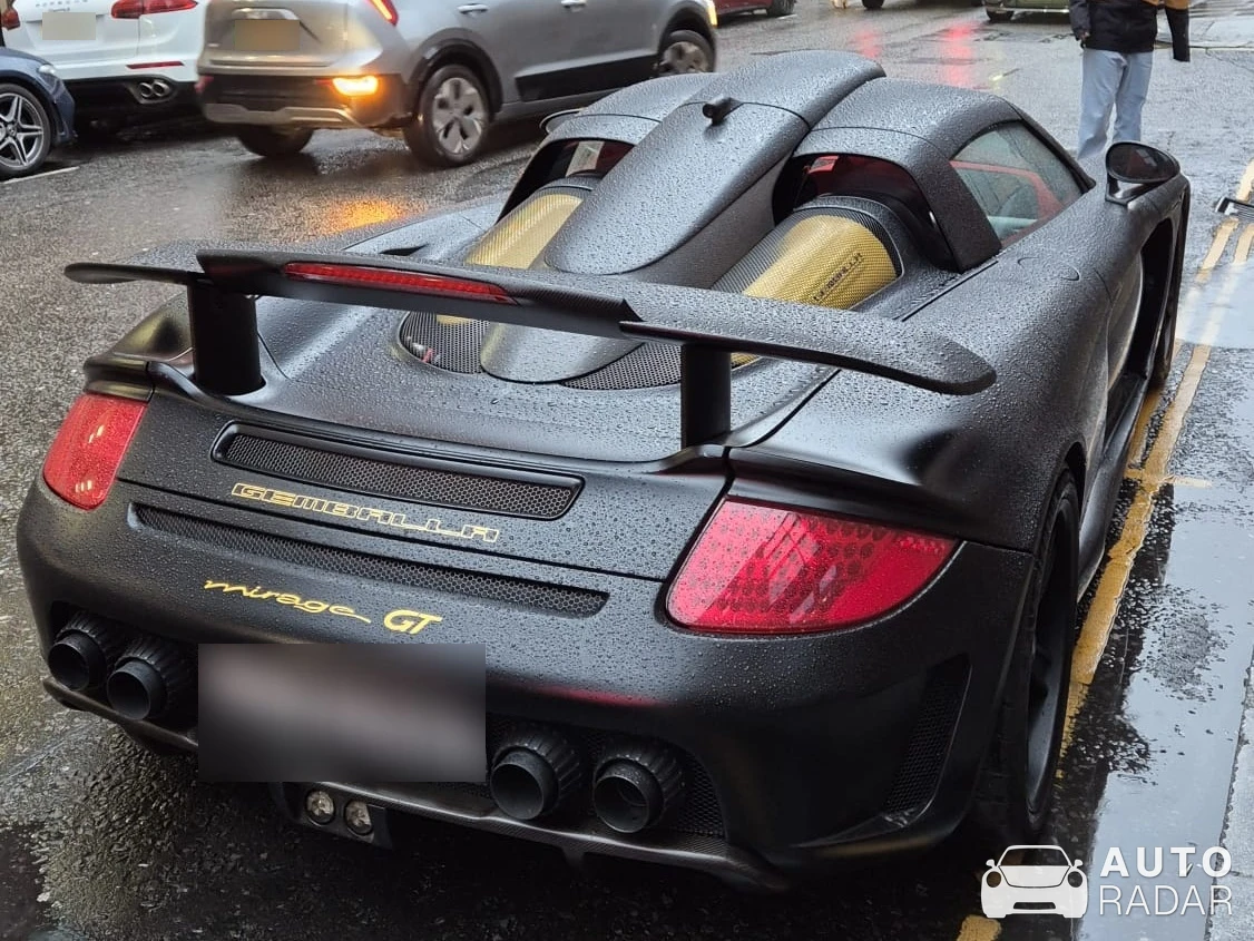 Gemballa Mirage GT Gold Edition spotted in Sutton
