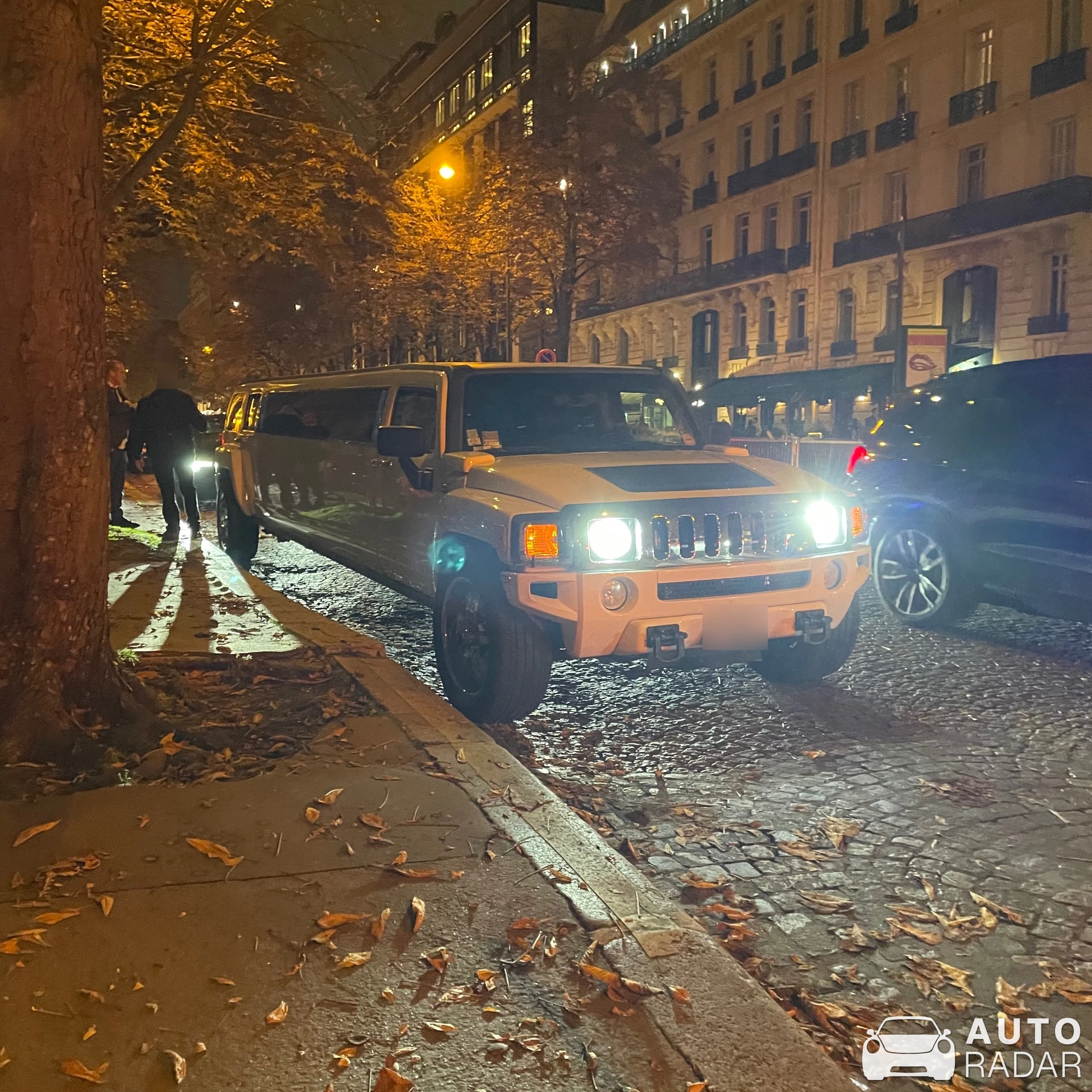 Hummer H2 Limousine spotted in Paris, Frankrike