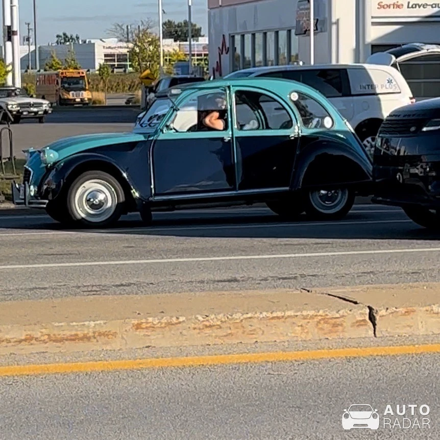 Citroën 2CV spotted in Terrebonne, Canada