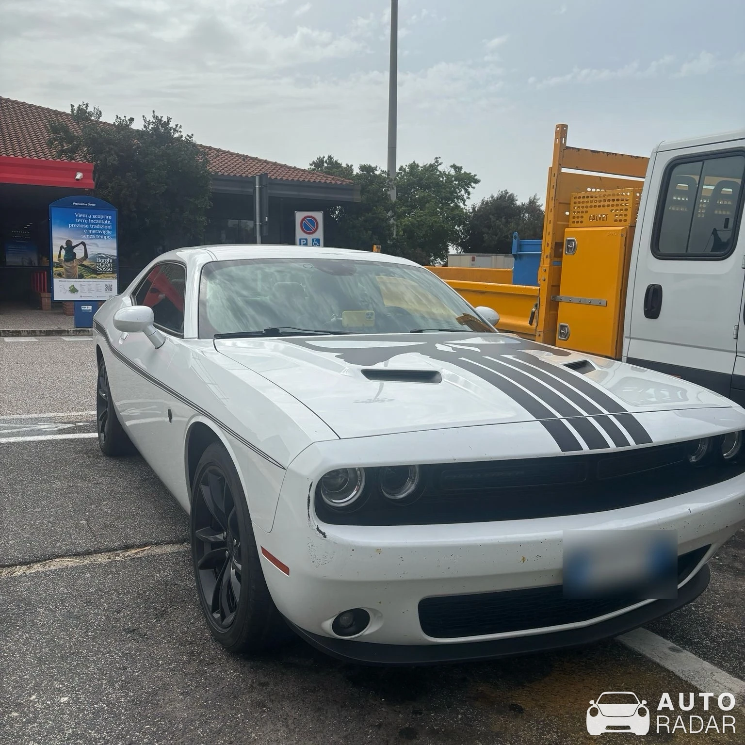 Dodge Challenger R/T spotted in Taurianova