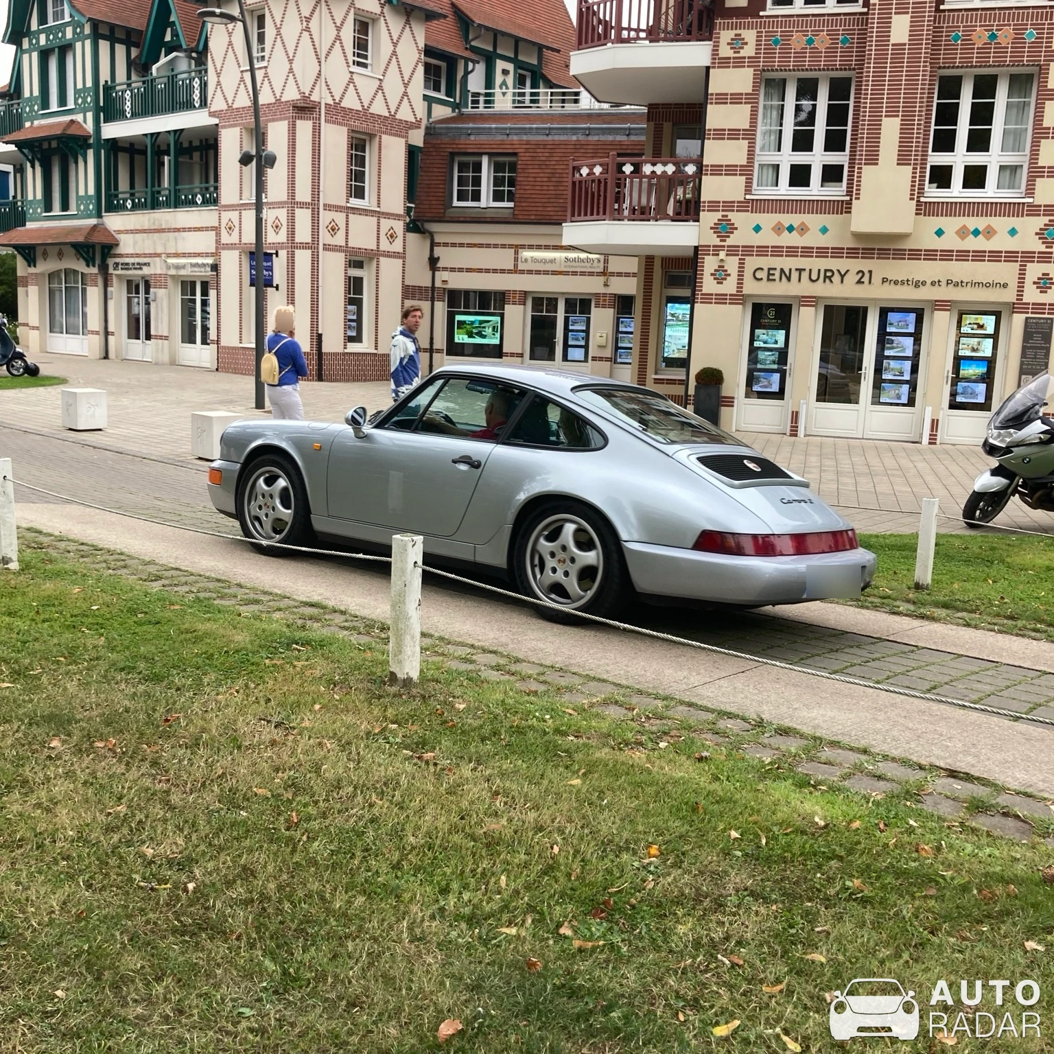 Porsche 964 Carrera 2 spotted in Lille, France
