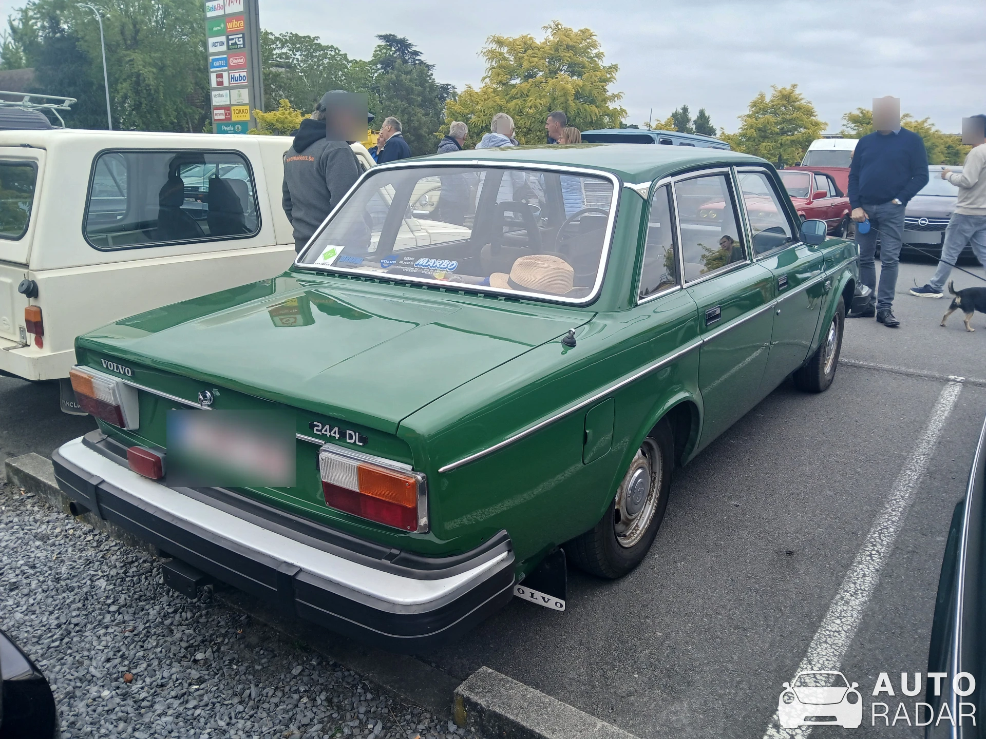 Volvo 244 DL spotted in Izegem