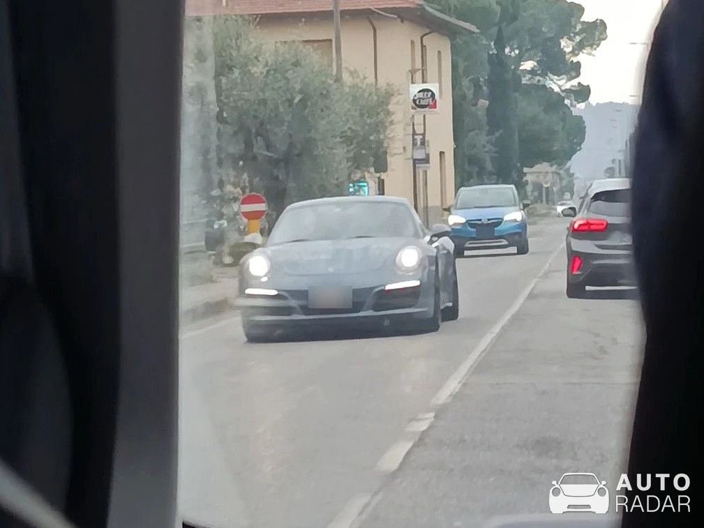 Porsche 991 Carrera S MkI spotted in Arezzo, Italy
