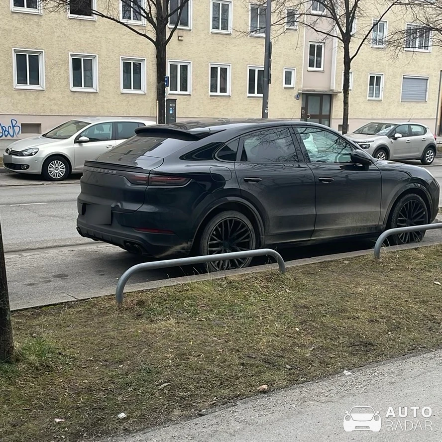 Porsche Cayenne spotted in München, Deutschland