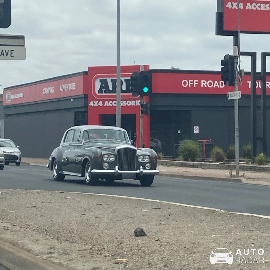 Bentley S3 spotted in Melrose Park