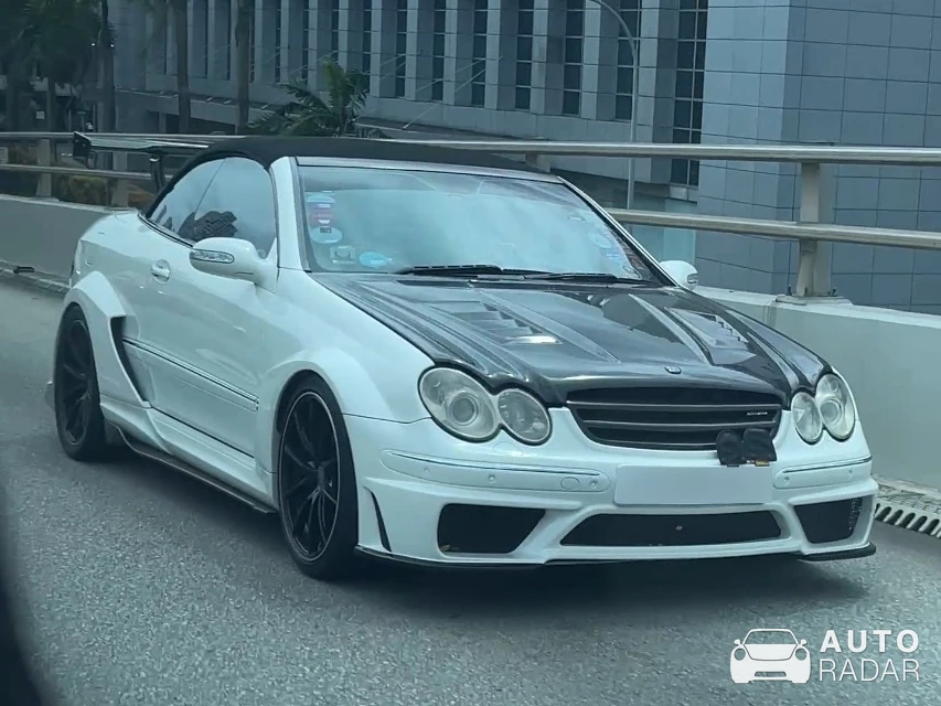 Mercedes-Benz CLK-Klasse C209 spotted in Singapore