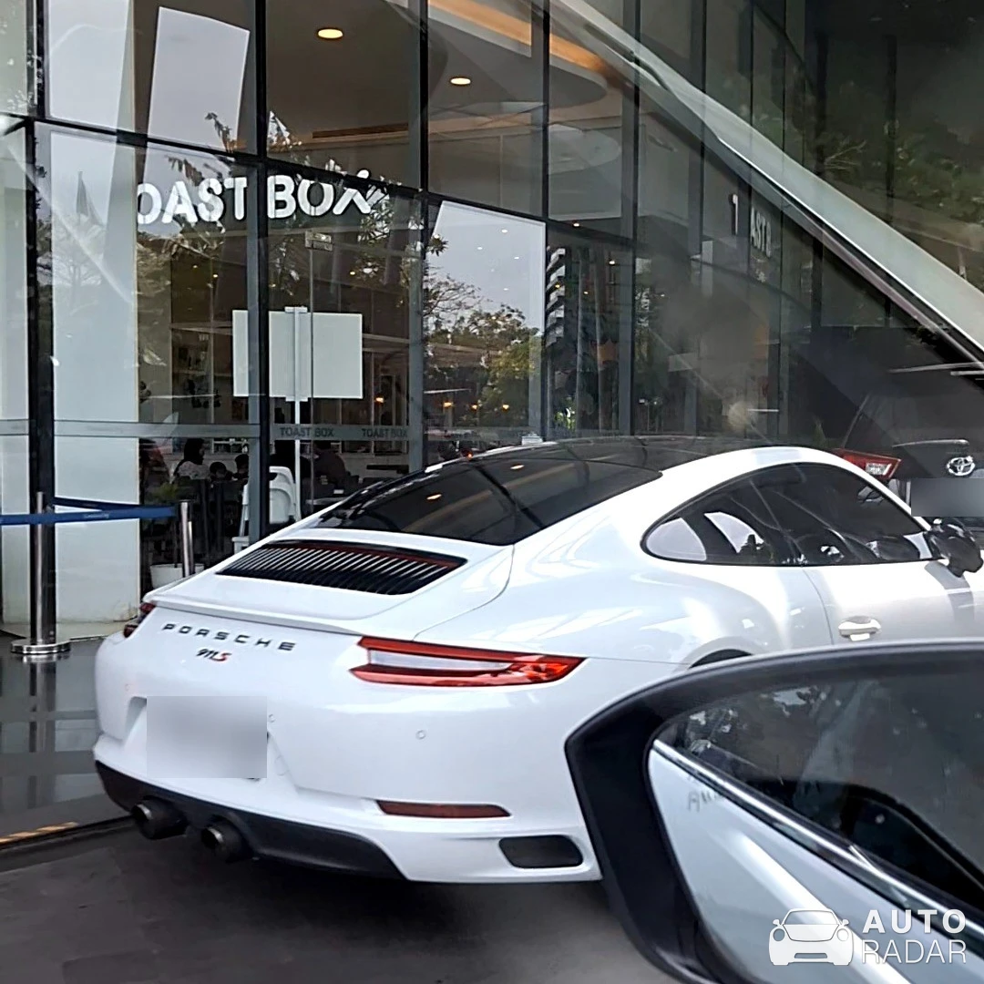 Porsche 911 S spotted in Kota Jakarta Selatan, Indonesia