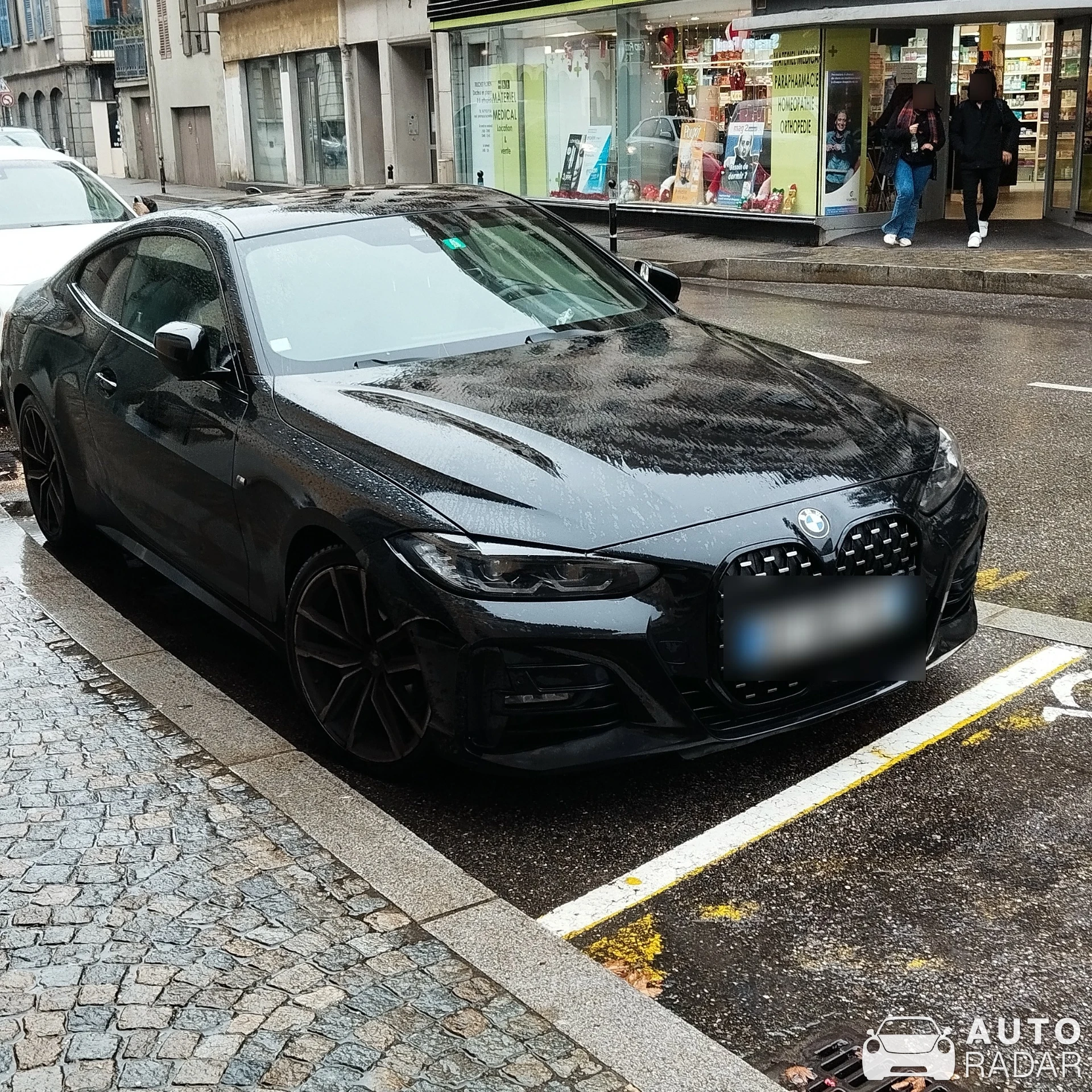 BMW 4 Series G22 Coupé spotted in Chambéry, France