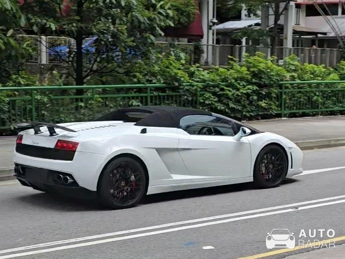 Lamborghini Gallardo LP550-2 Spyder spotted in Singapore