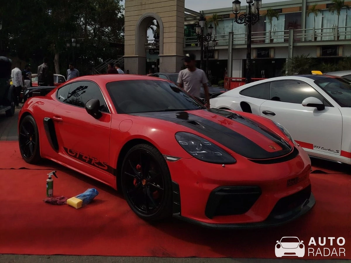 Porsche 718 Cayman GT4 RS spotted in Karachi, Pakistan