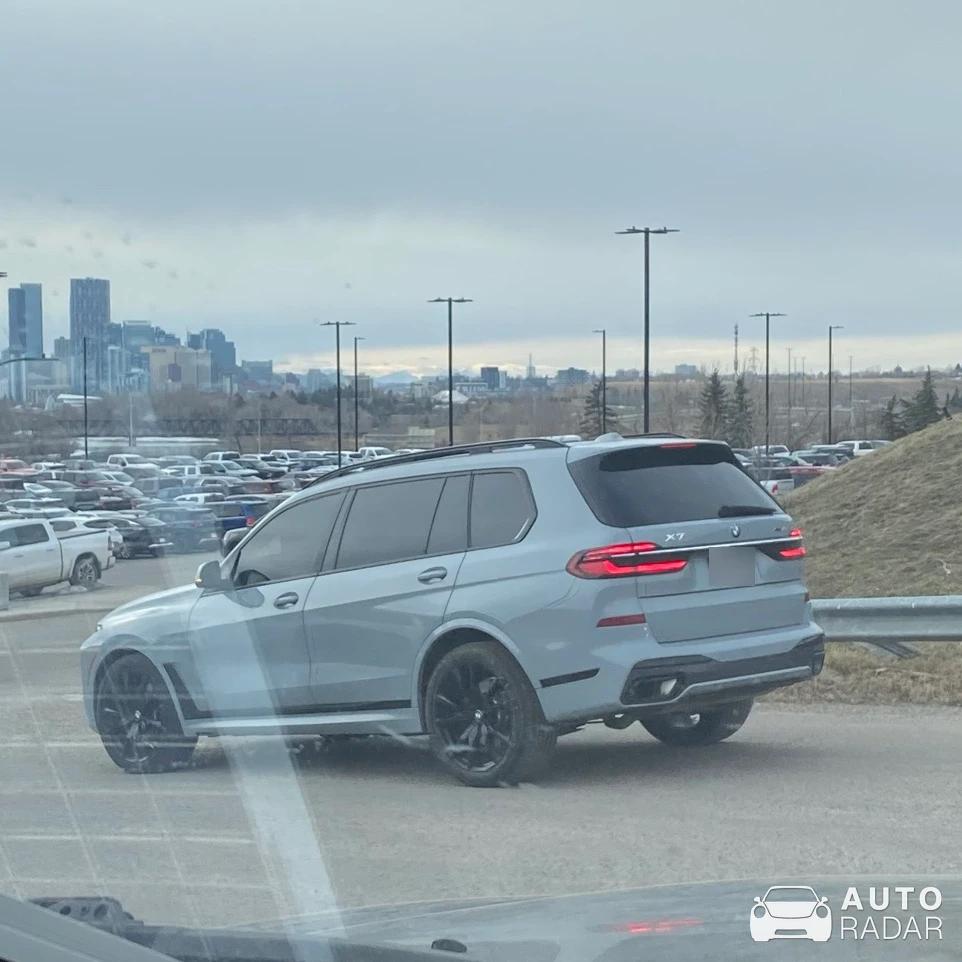 BMW X7 M50i xDrive G07 spotted in Calgary