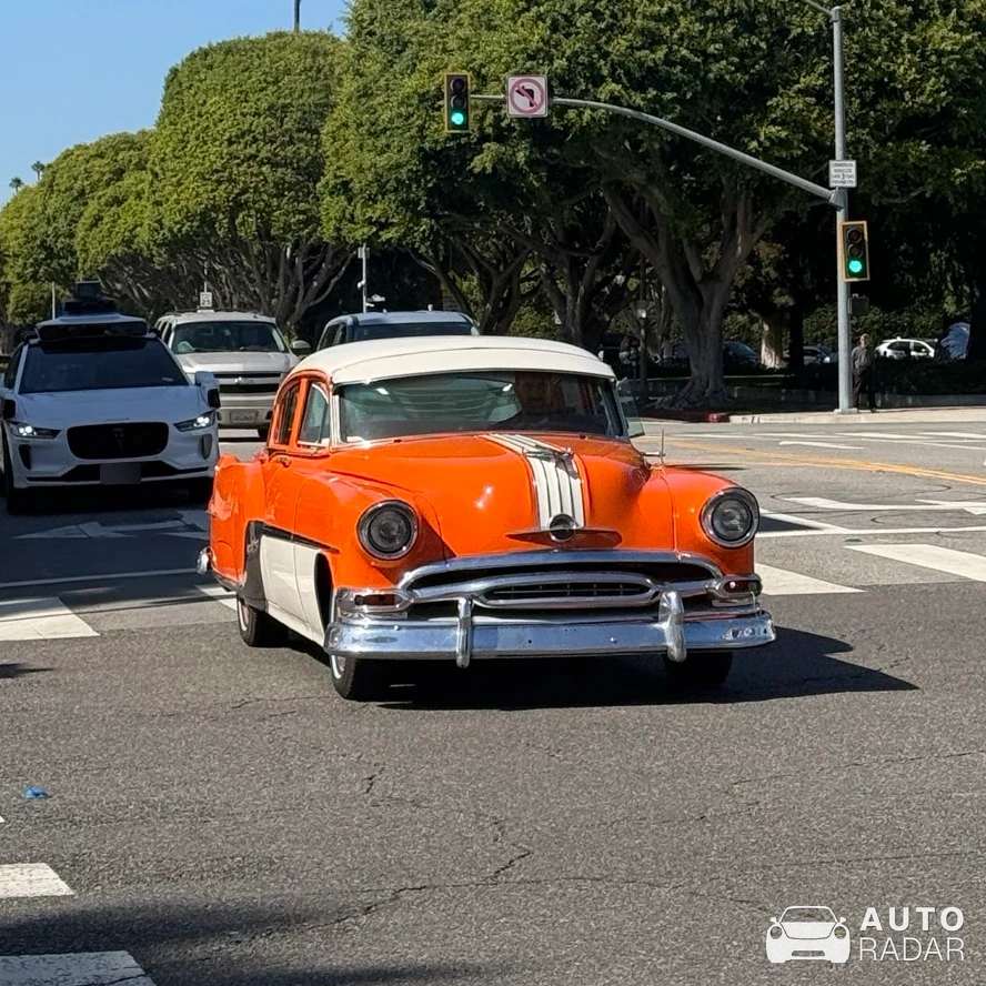 Pontiac Star Chief Catalina spotted in Beverly Hills