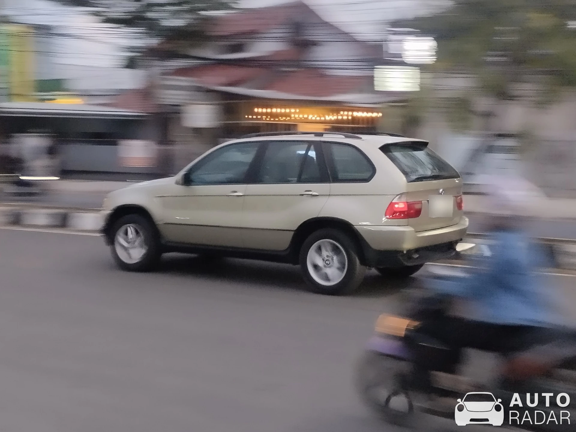 BMW X5 E53 spotted in Cirebon