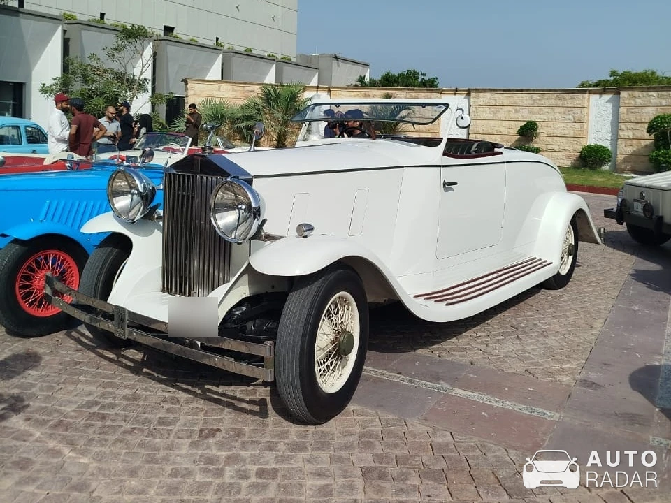 Rolls-Royce Phantom VII Series II Limousine spotted in Karachi