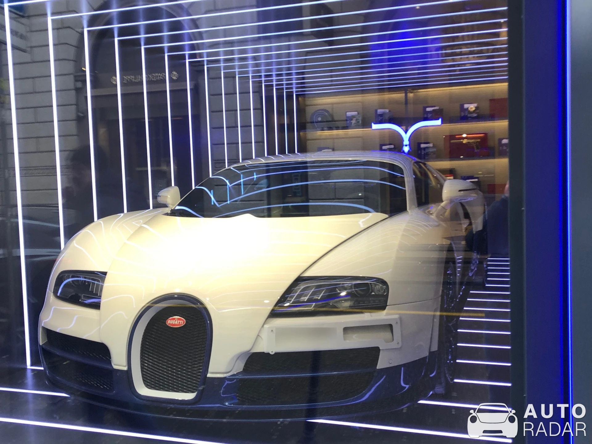 Bugatti Veyron 16.4 Super Sport spotted in Milano, Italy
