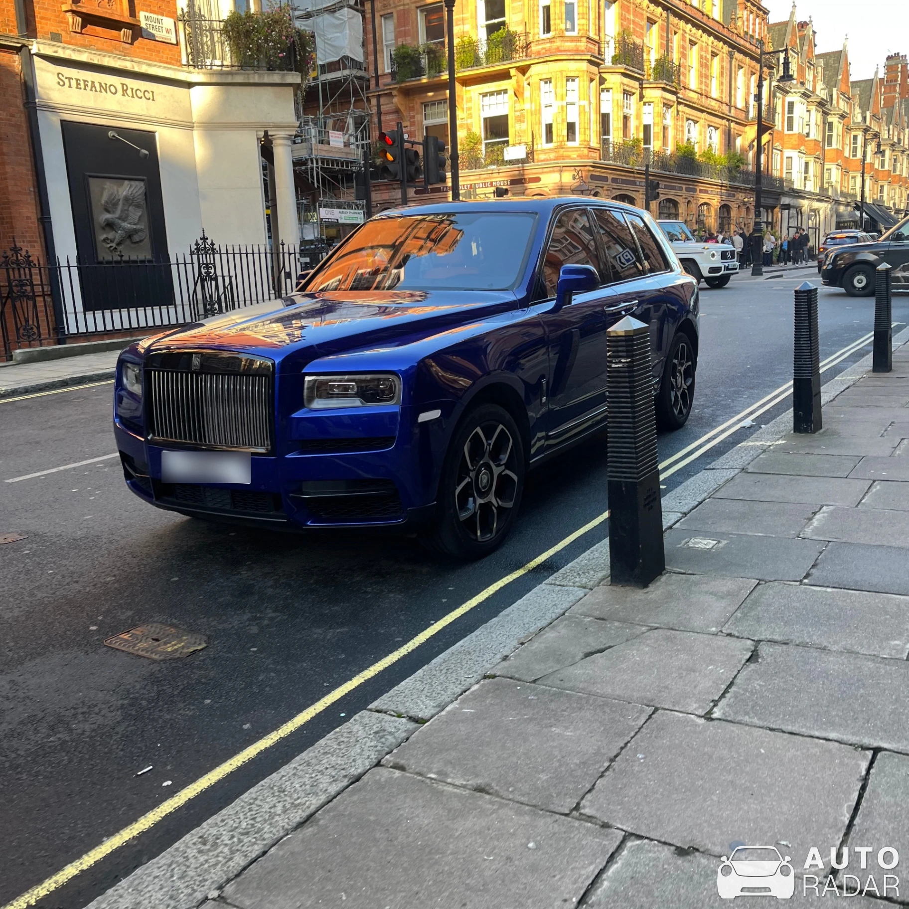 Rolls-Royce Cullinan spotted in Greater London, United Kingdom
