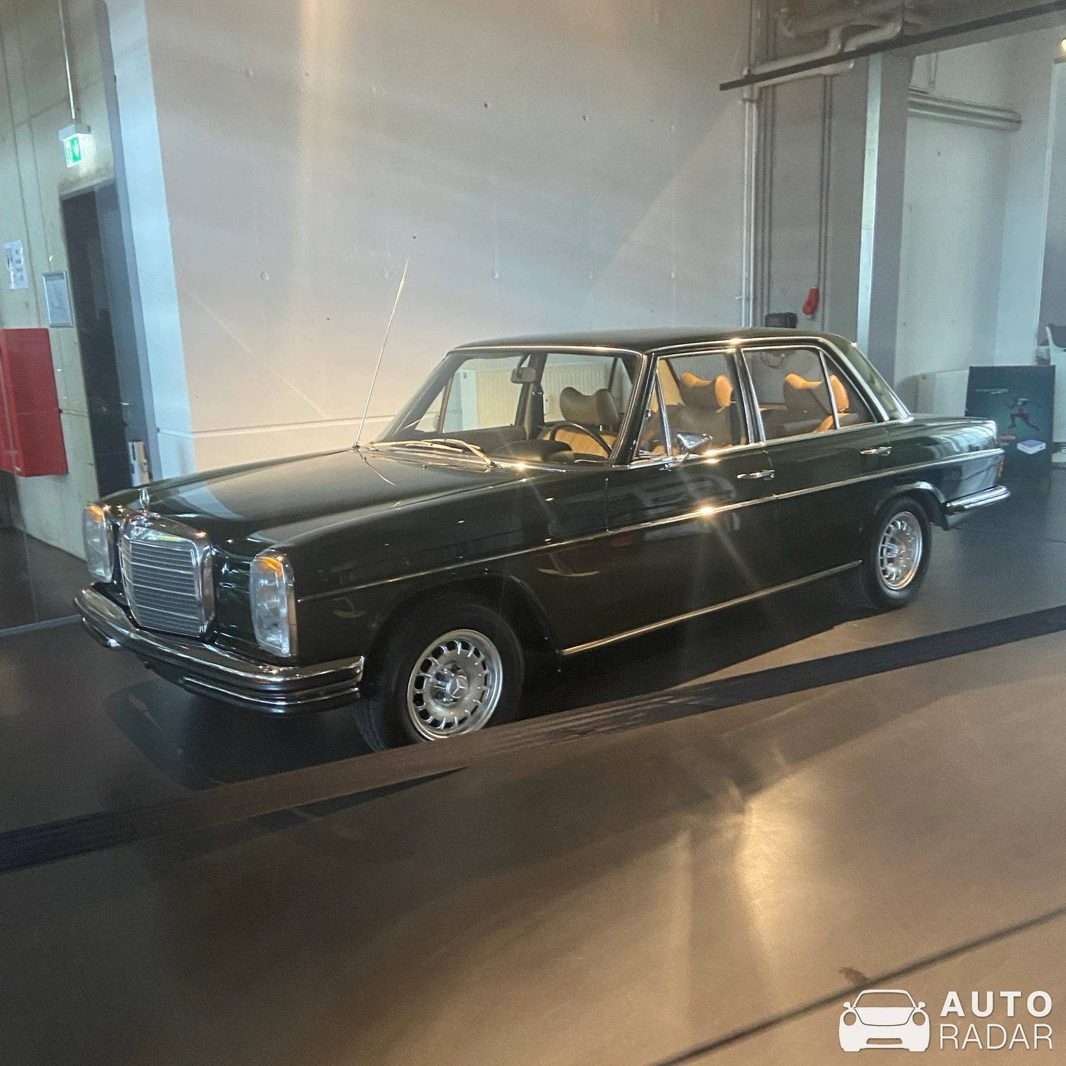 Mercedes-Benz 230E W114 spotted in Köln
