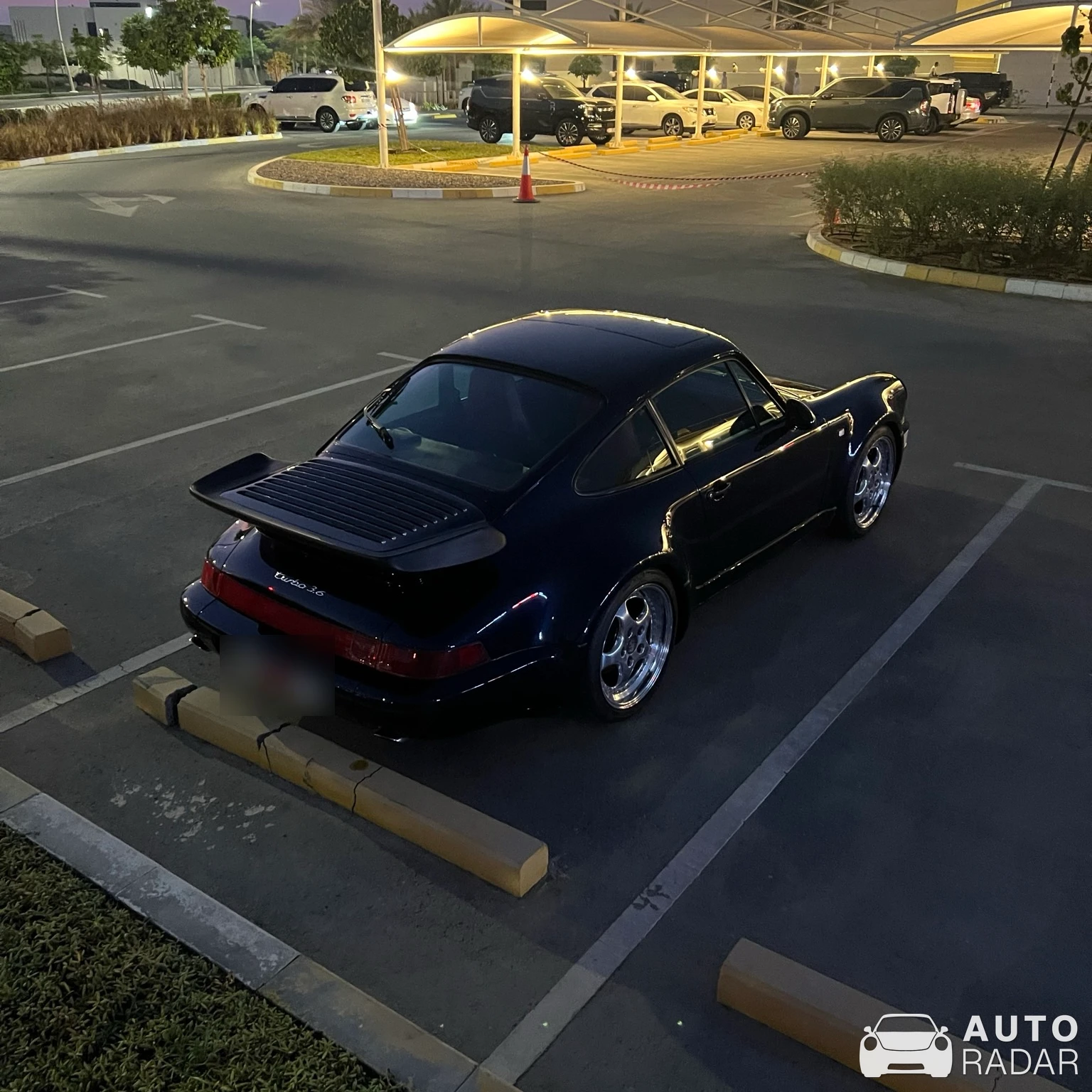 Porsche 964 Turbo S 3.6 spotted in Abu Dhabi, United Arab Emirates