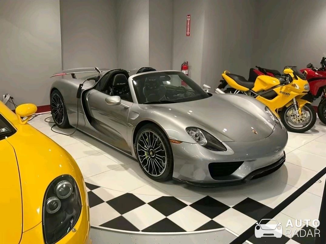 Porsche 918 Spyder spotted in Wayne