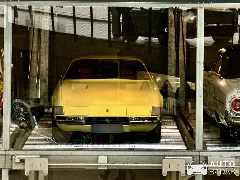 Ferrari 365 GTB/4 Daytona spotted in Düsseldorf, Germany