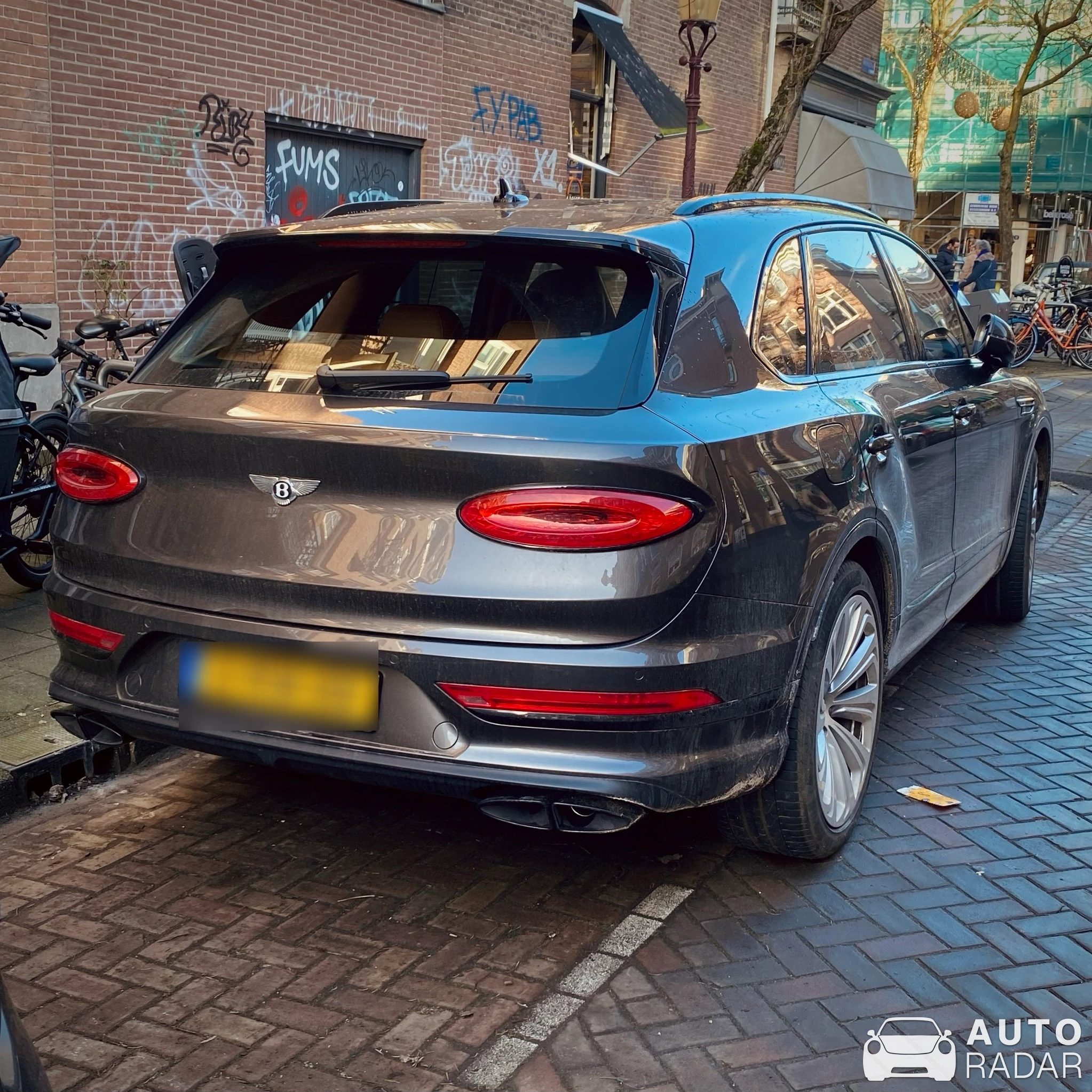 Bentley Bentayga Hybrid Azure spotted in Amsterdam, Nederland