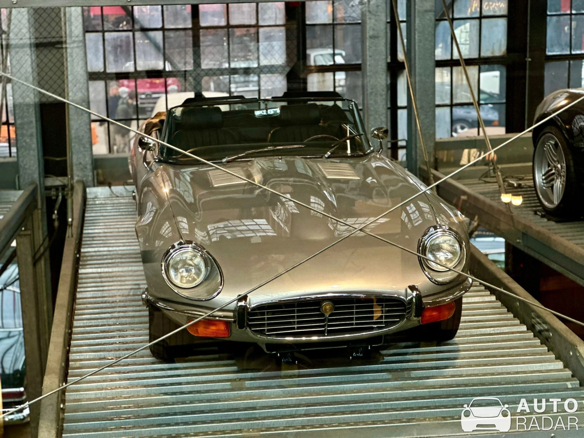 Jaguar E-Type Series 3 V-12 Roadster spotted in Düsseldorf