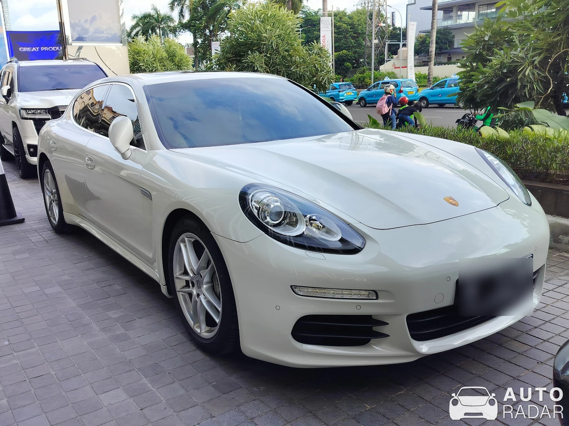 Porsche 970 Panamera S spotted in Kota Jakarta Pusat, Indonesia