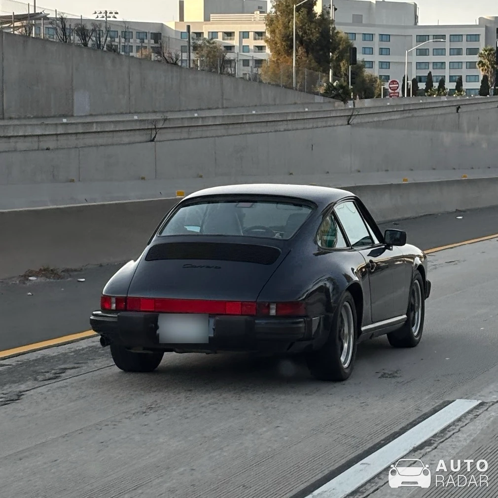 Porsche 911 Carrera 3.0 spotted in Santa Monica, United States
