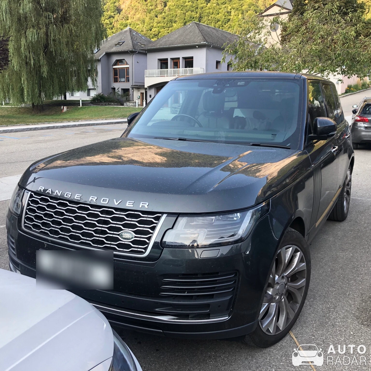 Land Rover Range Rover Vogue SDV8 spotted in Livet-et-Gavet, France