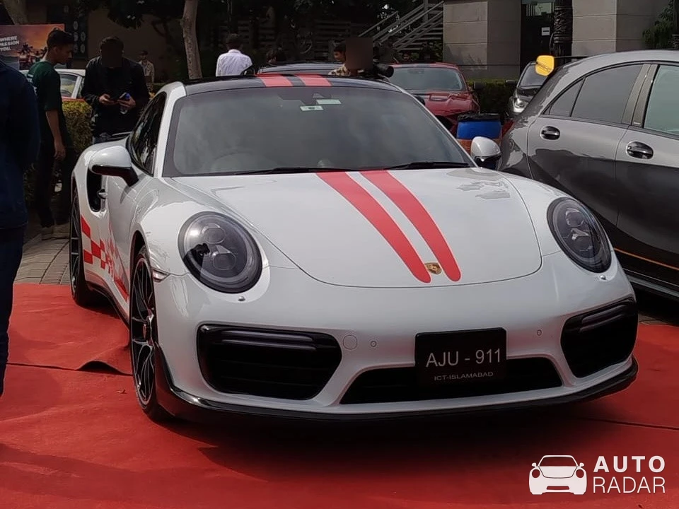 Porsche 991 Turbo S MkII spotted in Karachi, Pakistan