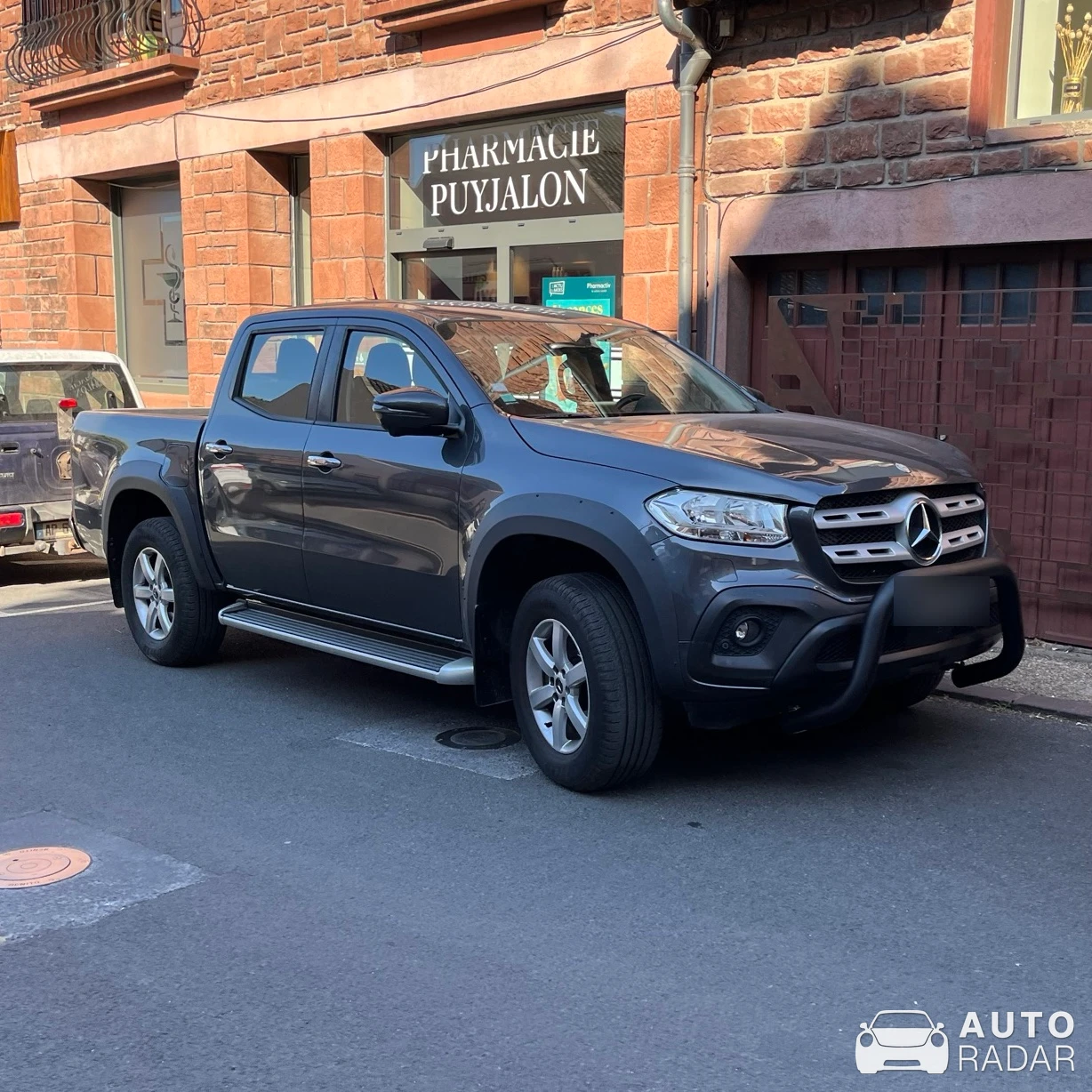 Mercedes-Benz 250d "3.0 AMG" spotted in Meyssac