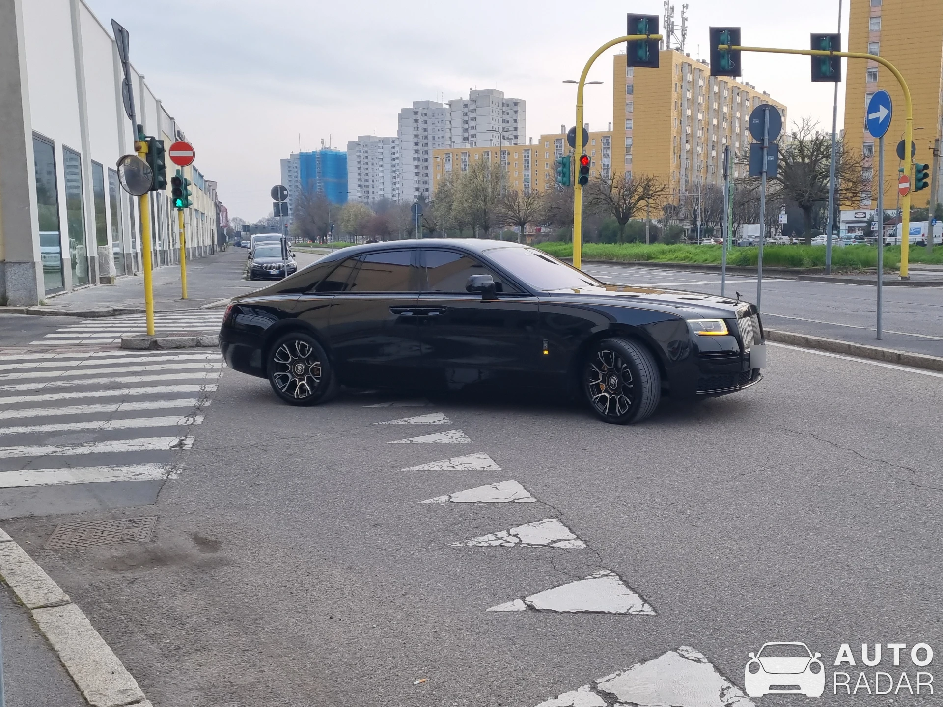 Rolls-Royce Ghost II Black Badge spotted in Milano