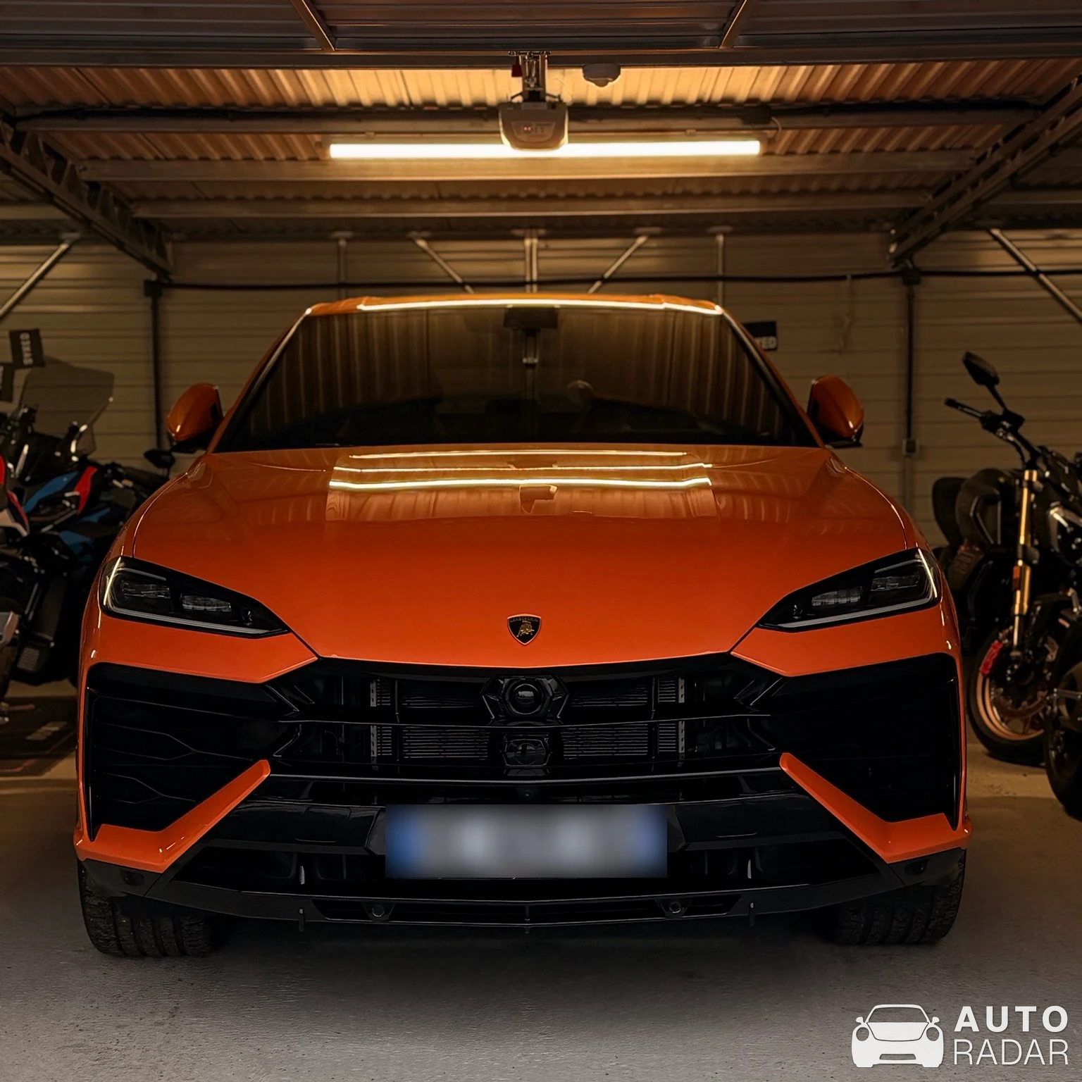 Lamborghini Urus SE spotted in Kraków, Poland