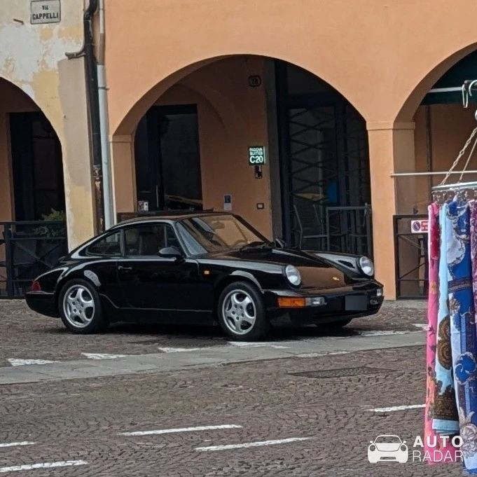 Porsche 964 Carrera spotted in Padova, Italië